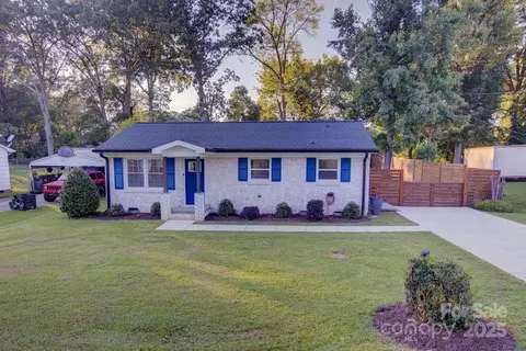 508 Hand Cir, Lowell, NC 28098