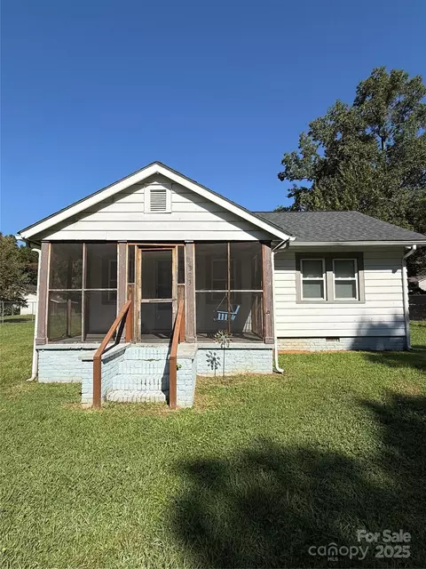 323 N Crigler St, Charlotte, NC 28216