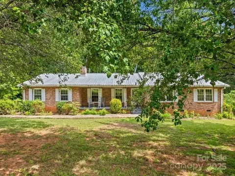 290 S Grandview Rd, Clover, SC 29710
