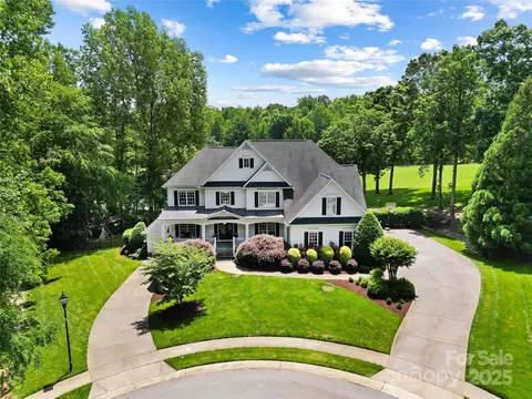 19946 River Falls Dr, Davidson, NC 28036