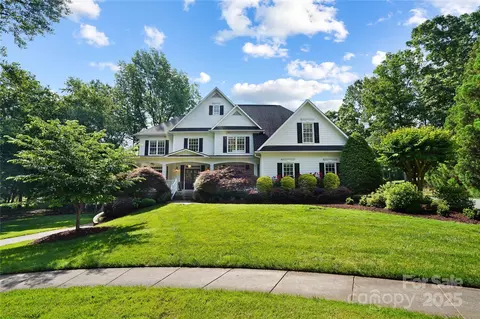19946 River Falls Dr, Davidson, NC 28036 photo 2