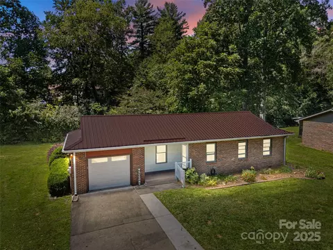 33 Resada Dr, Brevard, NC 28712 photo 3