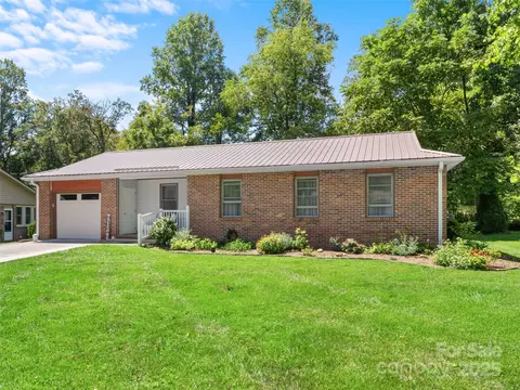 33 Resada Dr, Brevard, NC 28712 photo 2