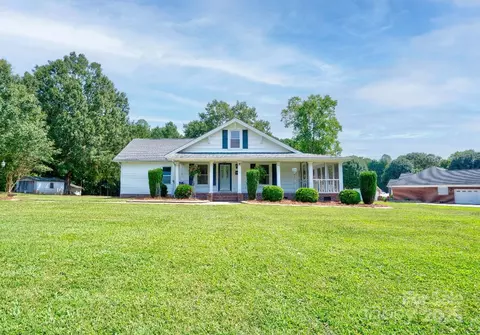 913 E Academy St, Cherryville, NC 28021