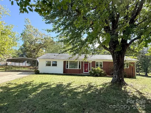 1570 N Catawba Church Ave, Lenoir, NC 28645