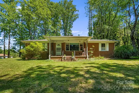 3151 Magnolia Dr, Hendersonville, NC 28792