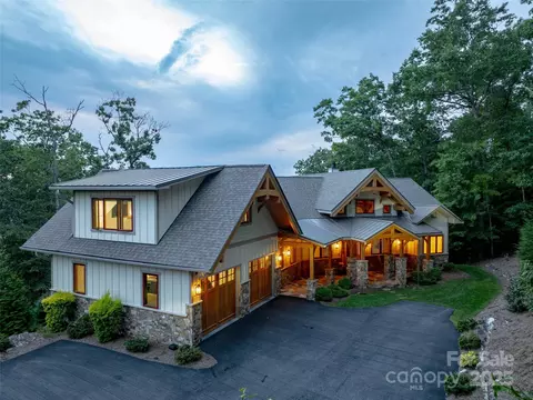 1303 Solomon Cir, Hendersonville, NC 28739