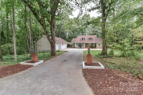 459 W Lowrance Ave, Mooresville, NC 28115