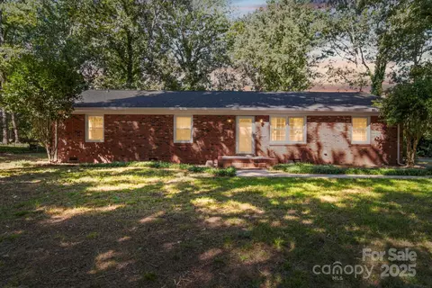 1110 White Oaks Cir, Monroe, NC 28112