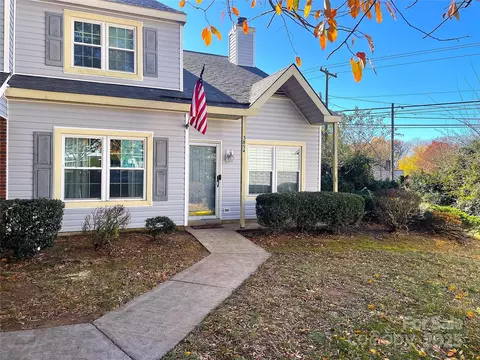 3854 Mosscroft Ln, Charlotte, NC 28215
