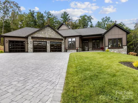 1071 Ascension Vly, Horse Shoe, NC 28742
