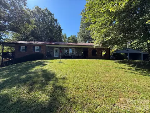 3957 Hollywood Ridge Rd, Lenoir, NC 28645