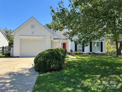 3900 Canterbrook Dr, Charlotte, NC 28269
