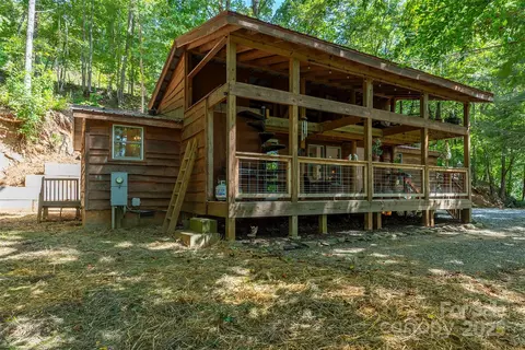 924 Old Fort Rd, Fairview, NC 28730