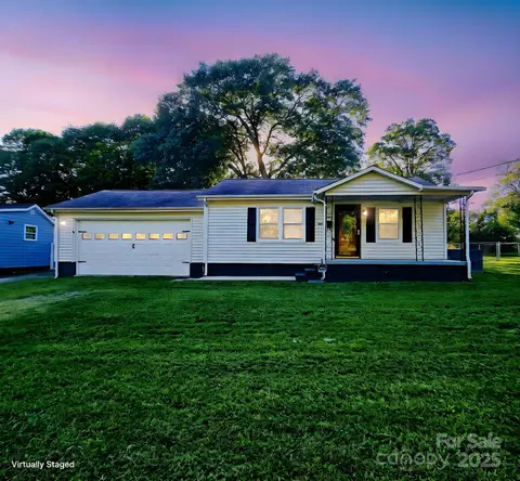 105 S Pine St, Dallas, NC 28034