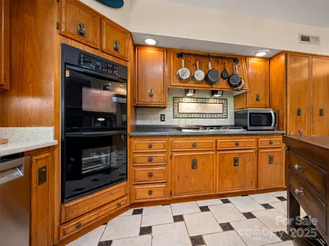 Kitchen - 456 Baker Rd, Tryon, NC 28782 photo 3 of 6