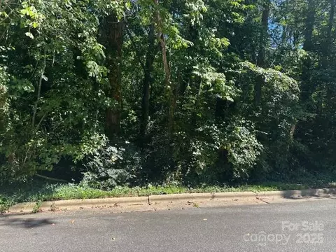 1640 8th Street Nw Dr NW, Hickory, NC 28601