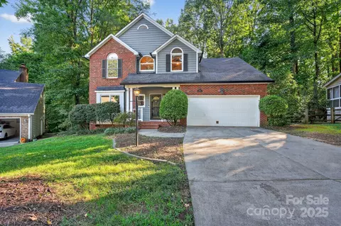 9238 Heritage Woods Pl, Charlotte, NC 28269