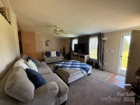 Living - 146 Cartwright Rd, Harmony, NC 28634 photo 2 of 4