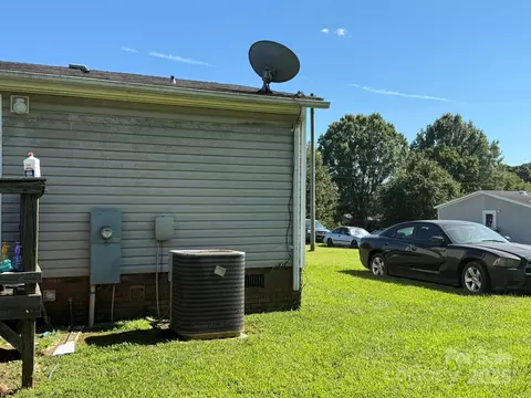 Exterior - 146 Cartwright Rd, Harmony, NC 28634 photo 4 of 5