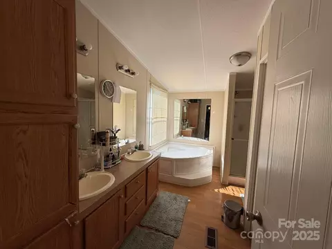 Bath - 146 Cartwright Rd, Harmony, NC 28634 photo 2 of 4