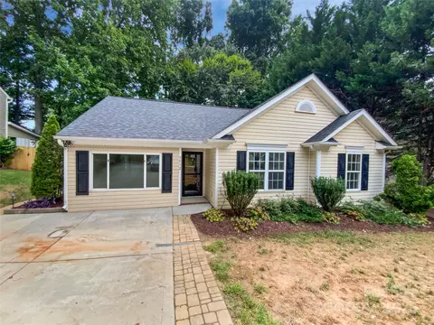 5912 Lawnmeadow Dr, Charlotte, NC 28216