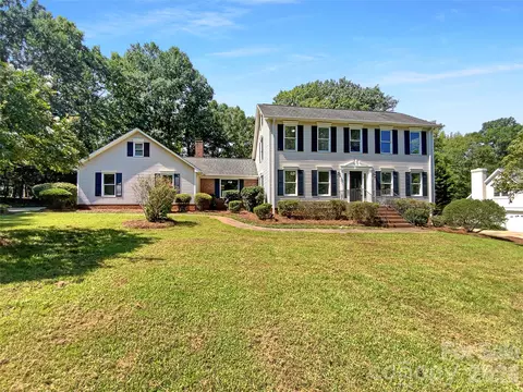 1871 Tara Trl, Lancaster, SC 29720