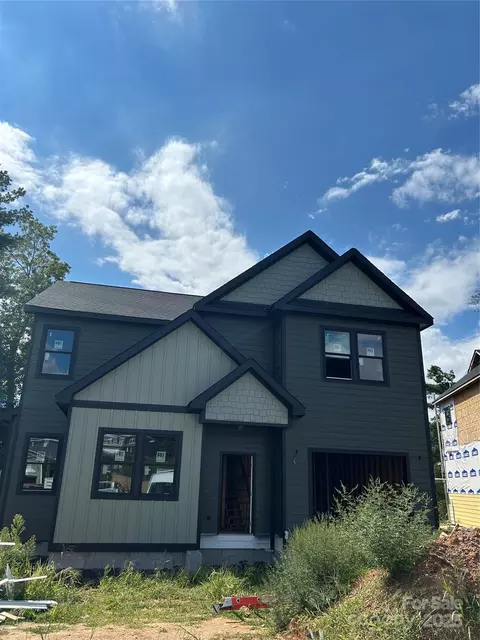 924 Newport Ct, Asheville, NC 28806