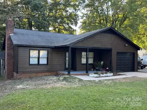 2835 Royal Ridge Ln, Charlotte, NC 28212