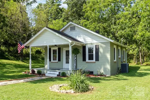 2 Foster Creek Rd, Horse Shoe, NC 28742