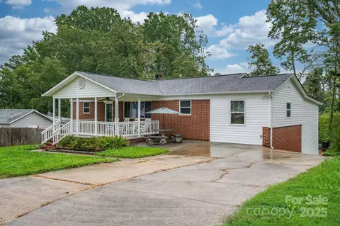 108 Logan St, Morganton, NC 28655