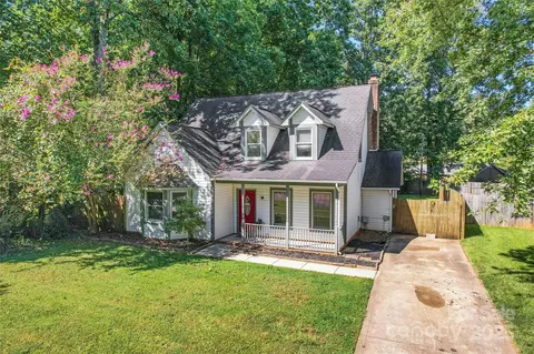 5925 Loch Arbor Ln, Charlotte, NC 28227