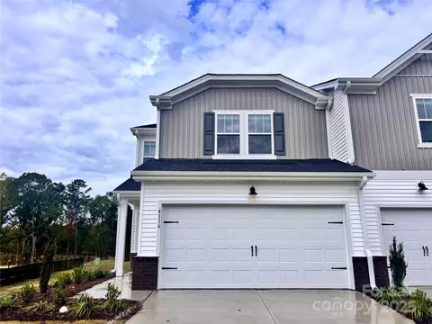 4116 Summit Woods Dr, Charlotte, NC 28216