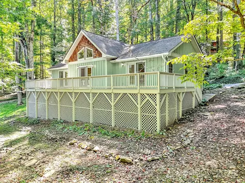 431 Summit Dr, Maggie Valley, NC 28751