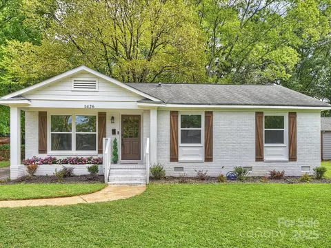 1426 Larkfield Ln, Charlotte, NC 28210