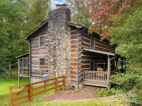 1229 Upper Brush Creek Rd, Fairview, NC 28730
