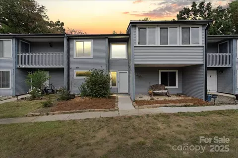 6610 Point Comfort Ln, Charlotte, NC 28226