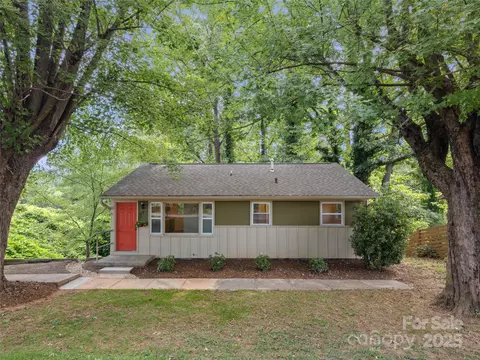 21 Crestland Rd, Asheville, NC 28803