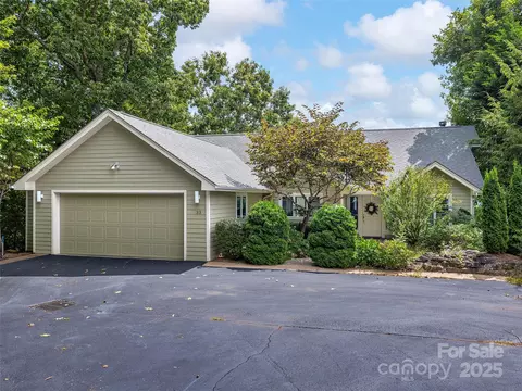 33 Lark Ct, Waynesville, NC 28786