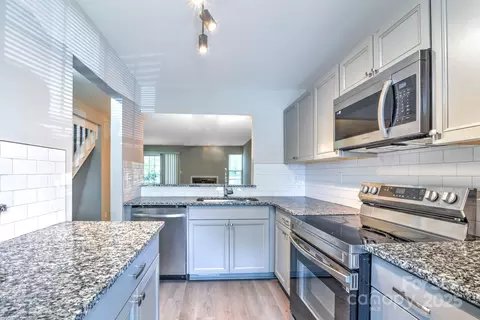 6129 Windsor Gate Ln, Charlotte, NC 28215