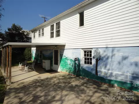95 Summit St, Marion, NC 28752 photo 3