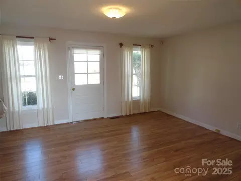 95 Summit St, Marion, NC 28752 photo 4