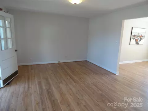 95 Summit St, Marion, NC 28752 photo 5