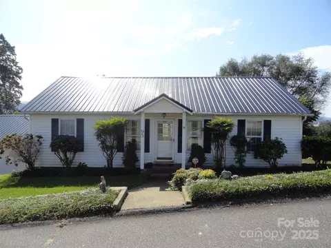 95 Summit St, Marion, NC 28752