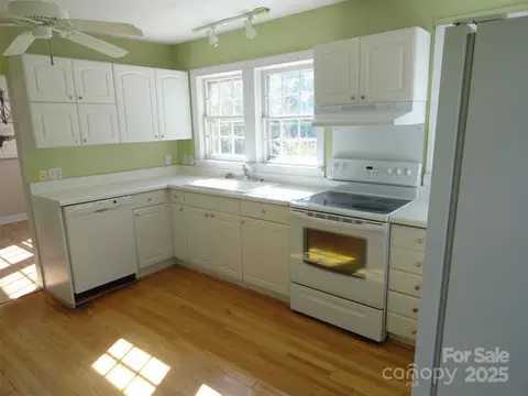 95 Summit St, Marion, NC 28752 photo 9