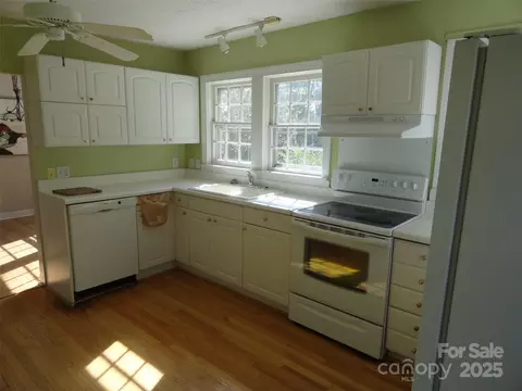 95 Summit St, Marion, NC 28752 photo 7