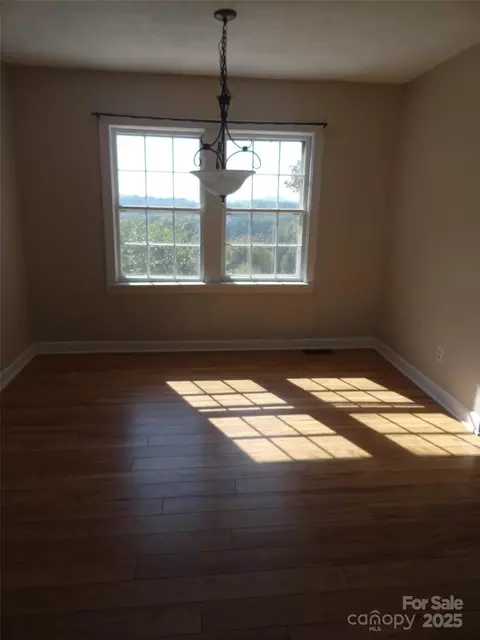 95 Summit St, Marion, NC 28752 photo 6