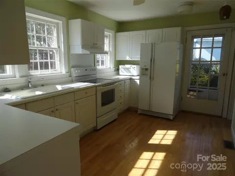 95 Summit St, Marion, NC 28752 photo 8