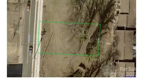 371 S Center St, Hickory, NC 28602