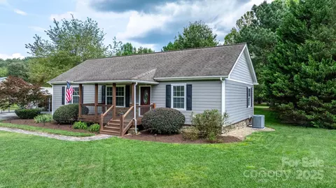 1412 Lake Tahoma Rd, Marion, NC 28752